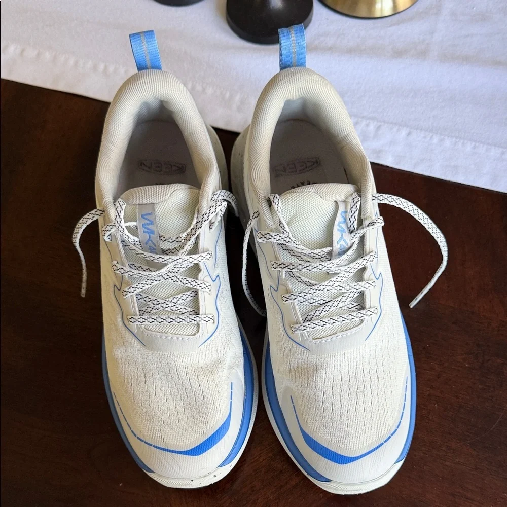 KEEN Curve women’s WK400 II Walking Shoes in the Star White/Marina  8.5 or men 7